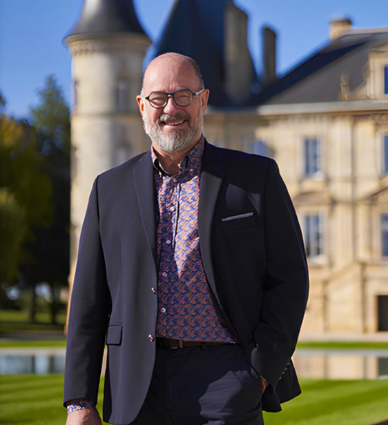 Pierre Montégut 是一位兼具傳統技藝與創新視野的 Bordeaux 釀酒師。他的職涯始於 1988 年的 Château Potensac（Médoc），在此開啟紅酒釀造之路；1989 至 1990 年間，他於 Château Léoville Las Cases（Saint-Julien）進一步深化對左岸經典風格的掌握。其後，他將專業延伸至白酒與貴腐酒領域，1992 至 1995 年擔任 Clos Baudoin Poniatovski（Vouvray）的技術總監，緊接著於 1995 至 1998 年轉至 Domaine Lafourcade，專注於 Quarts de Chaume 與 Bonnezeaux 的甜白酒釀造。

自 2004 年起，Montégut 出任 Château Suduiraut（Sauternes）技術總監，長期在這座頂尖酒莊中打造優雅細緻的貴腐白酒，受到高度肯定。2022 年 2 月，母公司 AXA Millésimes 宣布他將於同年 4 月接任 Château Pichon Baron（Pauillac）技術總監一職，接棒在該崗位服務 36 年的 Jean-René Matignon。官方資訊亦指出，他自 2022 年 5 月正式加入 Pichon Baron 團隊，並同時監督 Château Pibran 與 Château Suduiraut 的釀造方向。
Montégut 的釀酒哲學強調對風土（terroir）的尊重、精準細膩的葡萄園管理，以及在酒莊內營造和諧而專注的工作氛圍。他相信唯有讓團隊全心投入卓越追求，才能讓葡萄園真正表達其特質。從紅酒到甜白，再回到 Pauillac 的經典左岸風格，他橫跨多領域的深厚經驗，為其在 Pichon Baron 迎接新的釀造篇章奠定了堅實基礎。